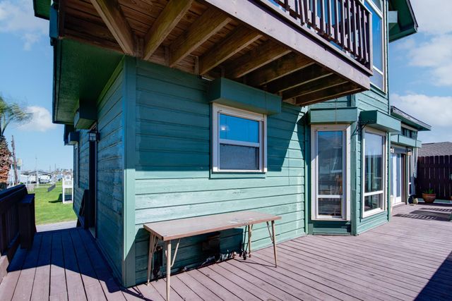 140 Ocean View Drive, Crystal Beach, TX 77650