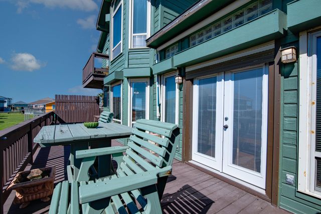 140 Ocean View Drive, Crystal Beach, TX 77650