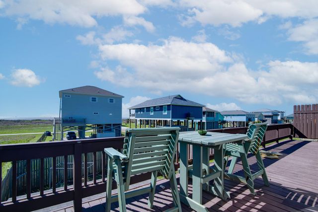 140 Ocean View Drive, Crystal Beach, TX 77650