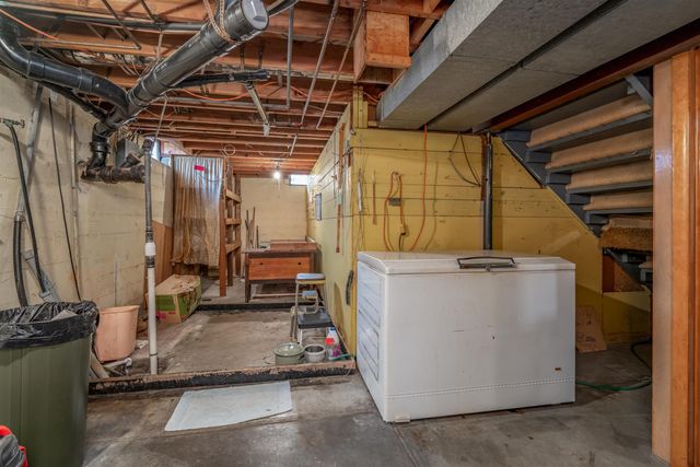 2056 S Estelle St, Wichita, KS 67211