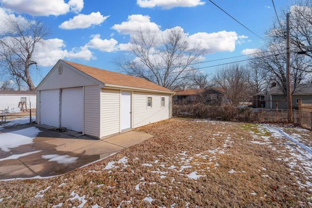 2056 S Estelle St, Wichita, KS 67211