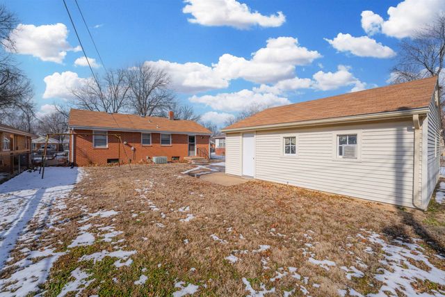 2056 S Estelle St, Wichita, KS 67211