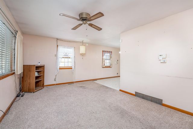 2056 S Estelle St, Wichita, KS 67211