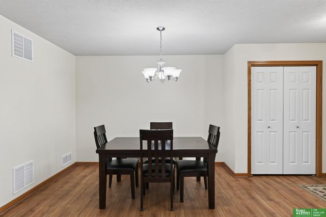 8706 N 160 Plaza, Bennington, NE 68007