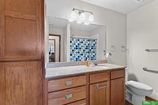 8706 N 160 Plaza, Bennington, NE 68007