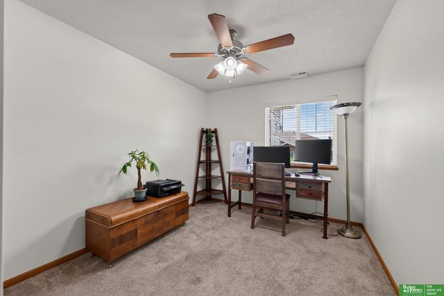8706 N 160 Plaza, Bennington, NE 68007