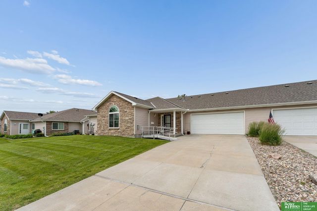 8706 N 160 Plaza, Bennington, NE 68007