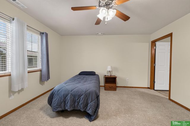 8706 N 160 Plaza, Bennington, NE 68007