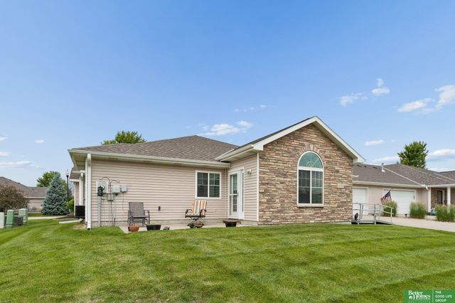 8706 N 160 Plaza, Bennington, NE 68007