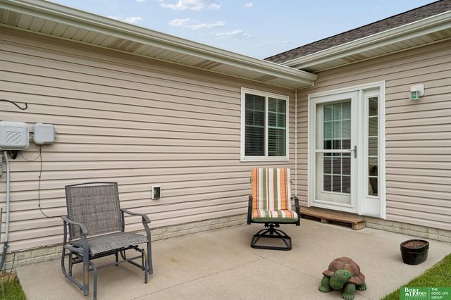 8706 N 160 Plaza, Bennington, NE 68007
