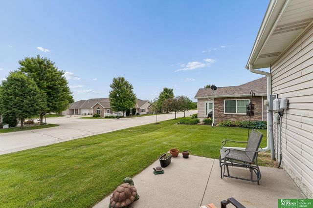 8706 N 160 Plaza, Bennington, NE 68007