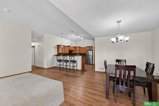 8706 N 160 Plaza, Bennington, NE 68007