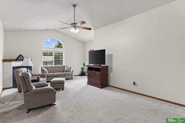 8706 N 160 Plaza, Bennington, NE 68007