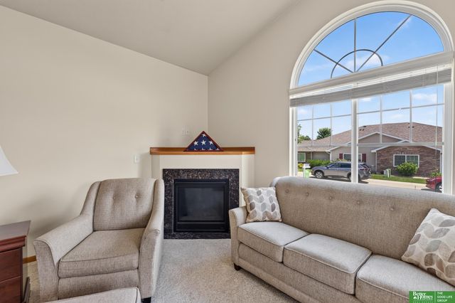 8706 N 160 Plaza, Bennington, NE 68007