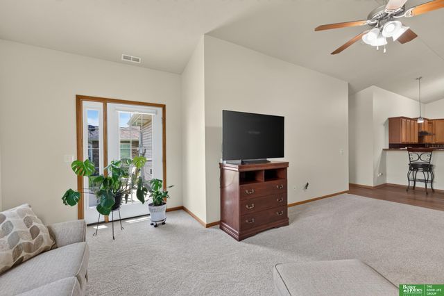 8706 N 160 Plaza, Bennington, NE 68007