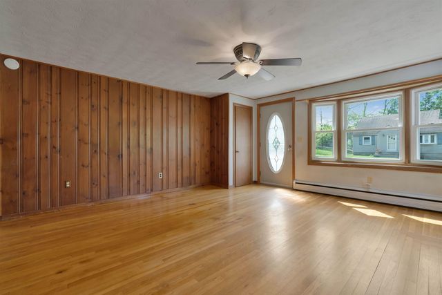 14 Phinney Lane, Exeter, NH 03833