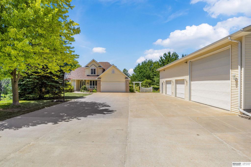 58492 Hilman Drive, Glenwood, IA 51534