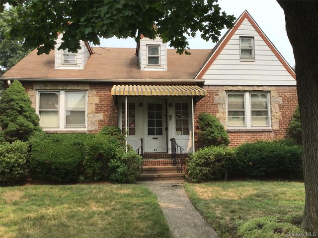 25 Collins Avenue, Williston Park, NY 11596