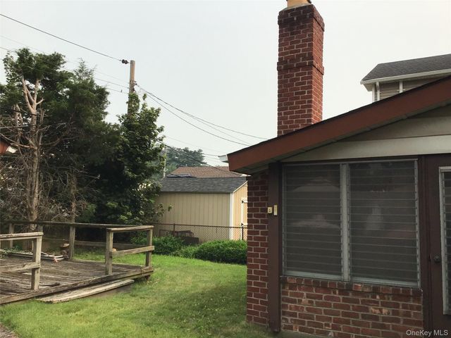 25 Collins Avenue, Williston Park, NY 11596