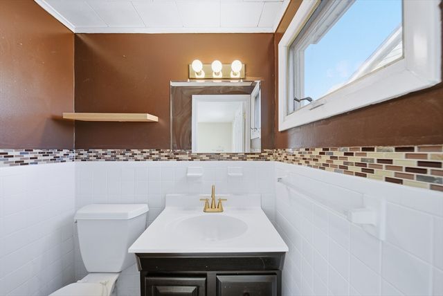 12 Eade St, Lynn, MA 01902