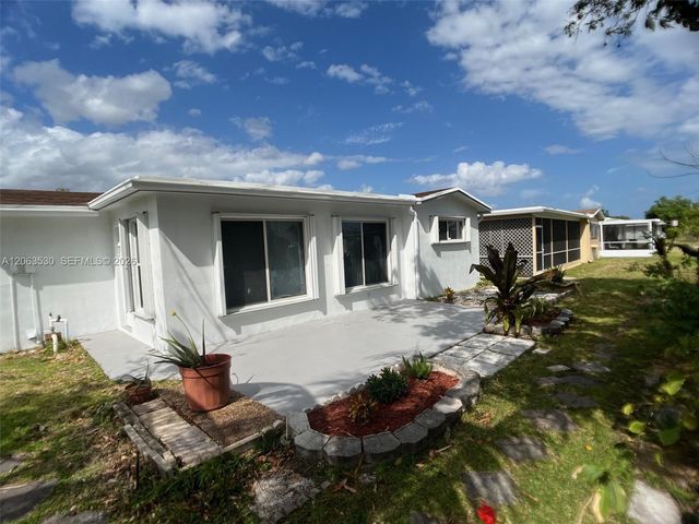 6990 NW 17th St, Margate, FL 33063