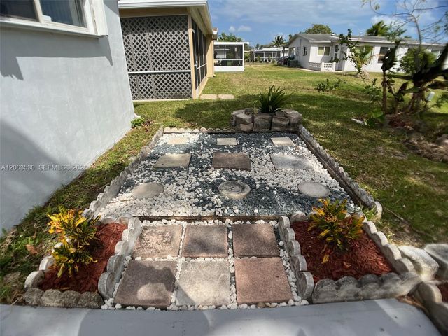 6990 NW 17th St, Margate, FL 33063