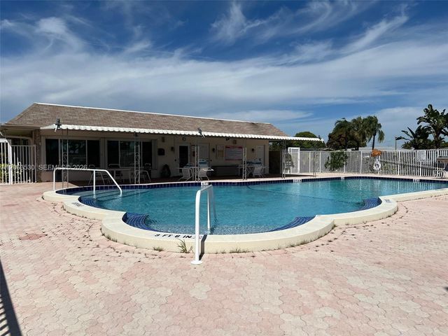 6990 NW 17th St, Margate, FL 33063
