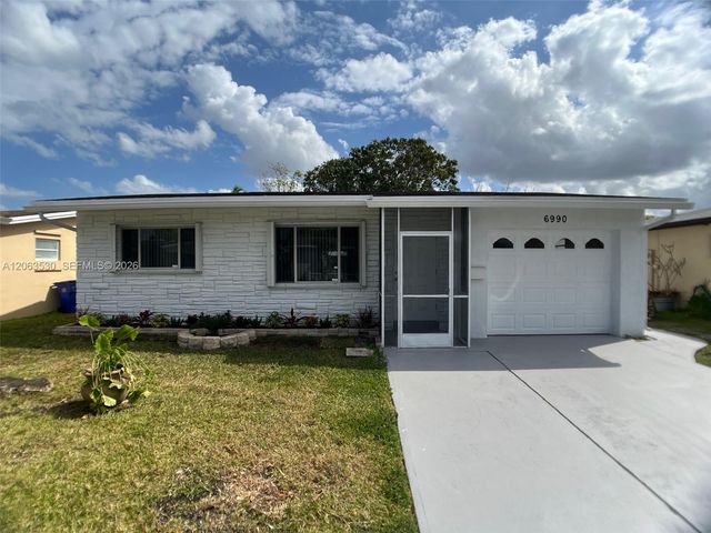 6990 NW 17th St, Margate, FL 33063
