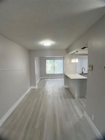 6990 NW 17th St, Margate, FL 33063