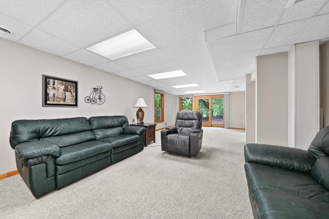 N66W13568 Crestwood DRIVE, Menomonee Falls, WI 53051