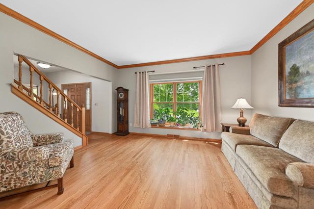 N66W13568 Crestwood DRIVE, Menomonee Falls, WI 53051