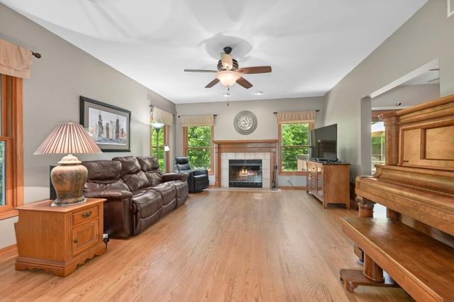 N66W13568 Crestwood DRIVE, Menomonee Falls, WI 53051