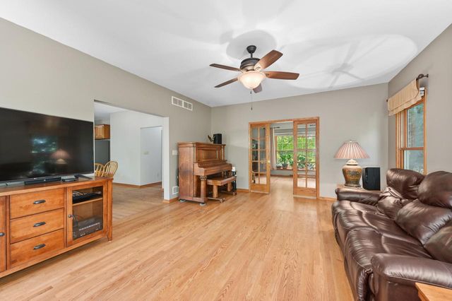 N66W13568 Crestwood DRIVE, Menomonee Falls, WI 53051