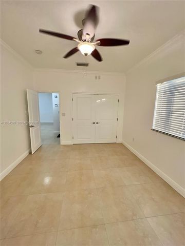 2268 SW 8th St 5, Miami, FL 33135