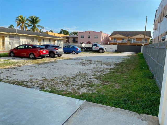 2268 SW 8th St 5, Miami, FL 33135