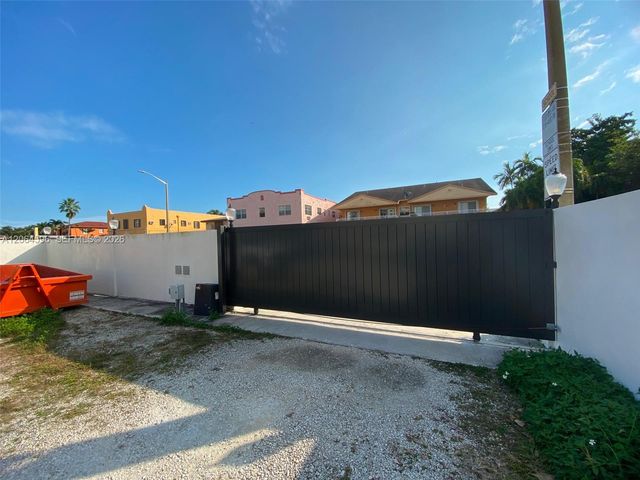 2268 SW 8th St 5, Miami, FL 33135
