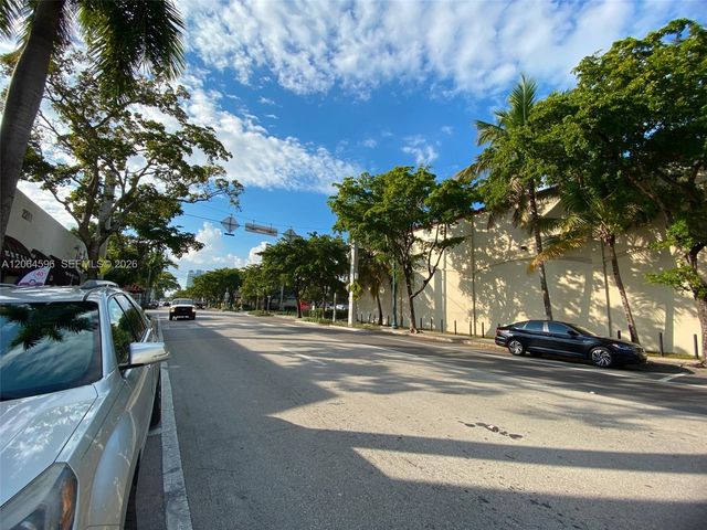2268 SW 8th St 5, Miami, FL 33135