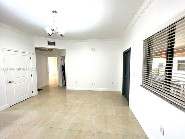 2268 SW 8th St 5, Miami, FL 33135