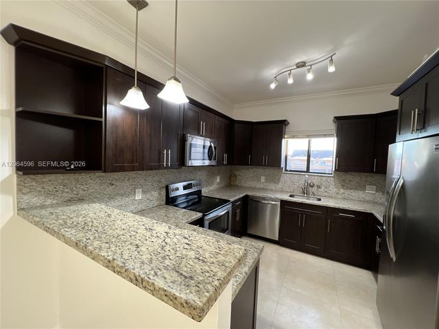 2268 SW 8th St 5, Miami, FL 33135