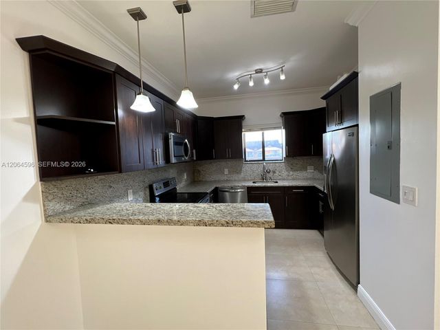 2268 SW 8th St 5, Miami, FL 33135