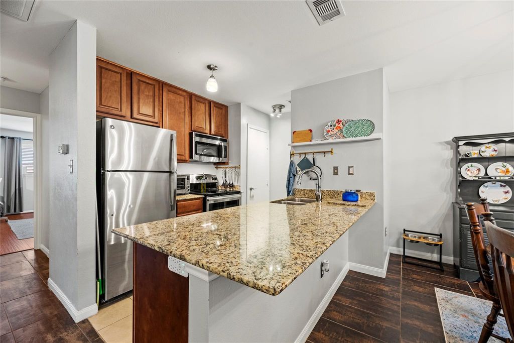 5343 Richmond Avenue 30, Houston, TX 77056