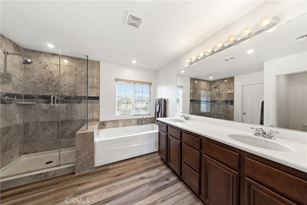 Image 4 of property listing at 29804 Cheshire Court, Menifee, CA 92584