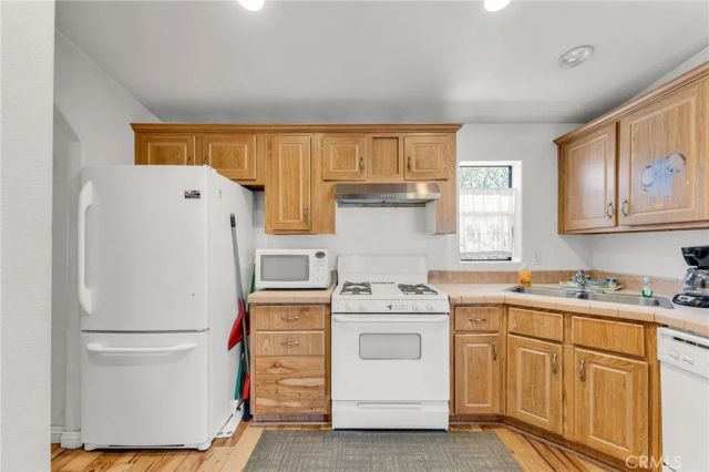 1124 W Country Club Boulevard, Big Bear City, CA 92314