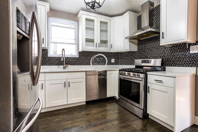 6347 W Henderson Street, Chicago, IL 60634