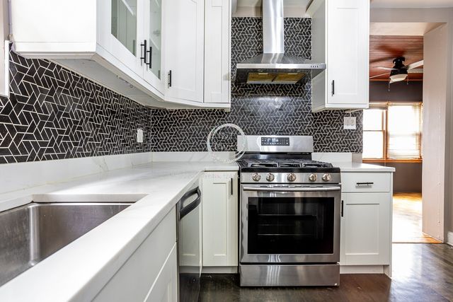 6347 W Henderson Street, Chicago, IL 60634