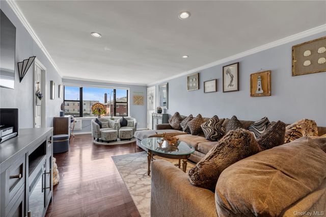 333 E Broadway 1D, Long Beach, NY 11561