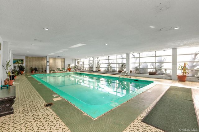 333 E Broadway 1D, Long Beach, NY 11561