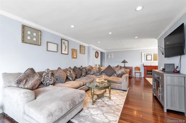 333 E Broadway 1D, Long Beach, NY 11561
