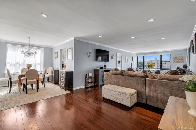 333 E Broadway 1D, Long Beach, NY 11561