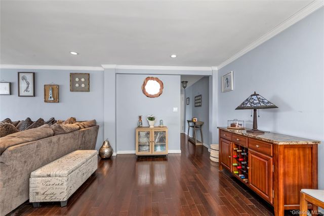 333 E Broadway 1D, Long Beach, NY 11561